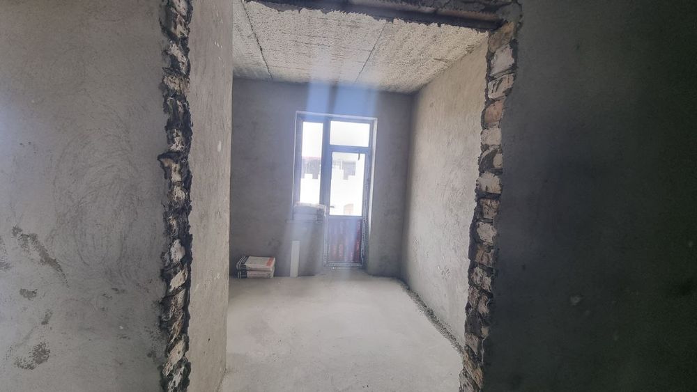 Сотилади 3 етажли дом 3чи етажи сотилади