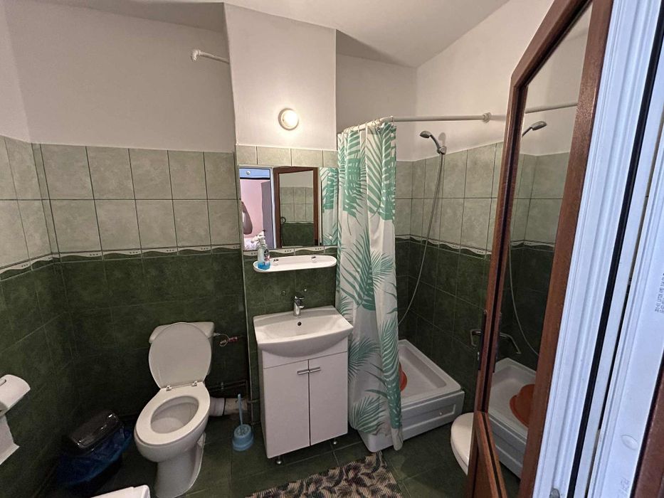 Închiriez garsoniera decomandata