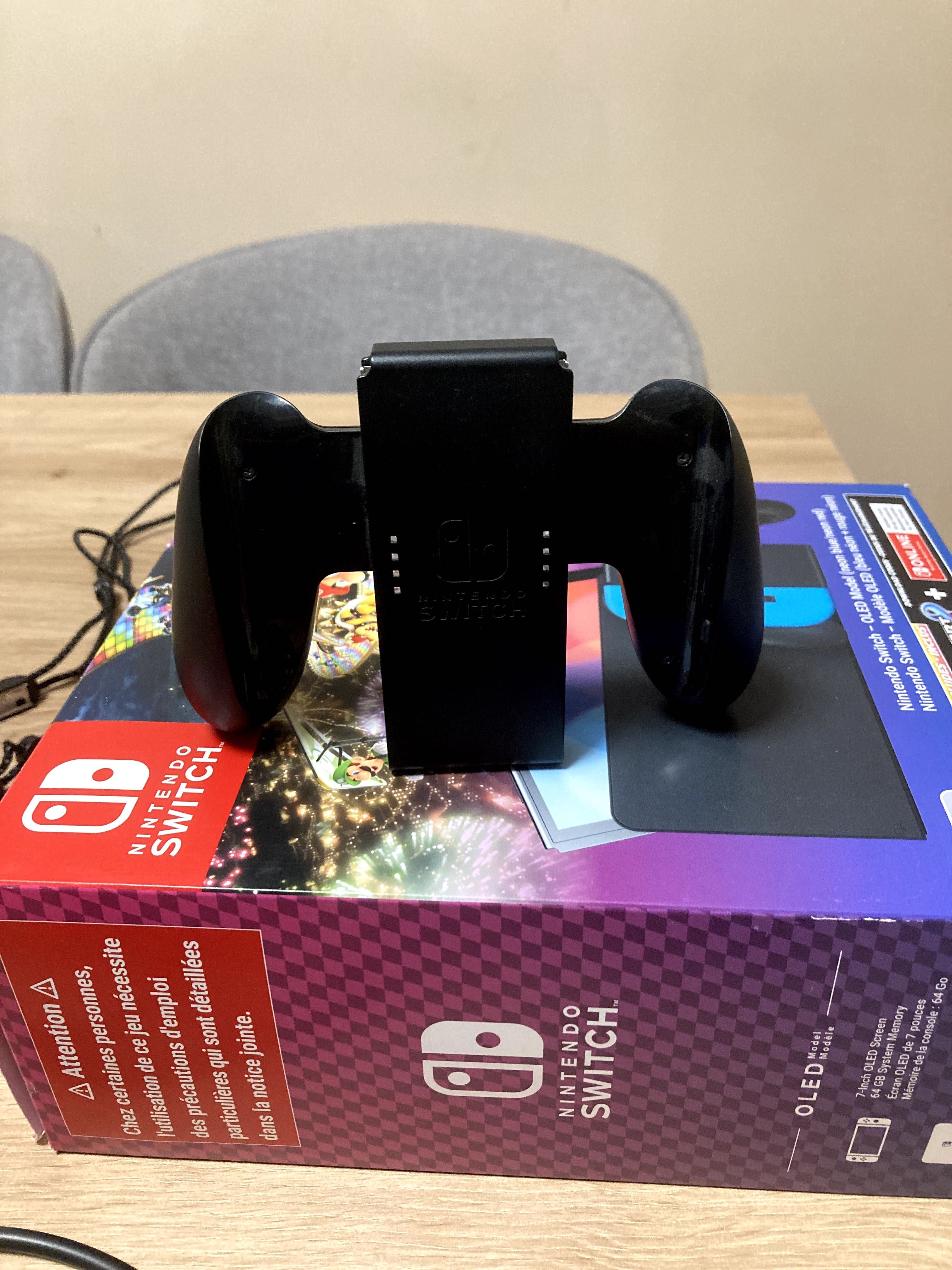 Nintendo Switch OLED - Neon Red & Neon Blue + Mario Kart 8