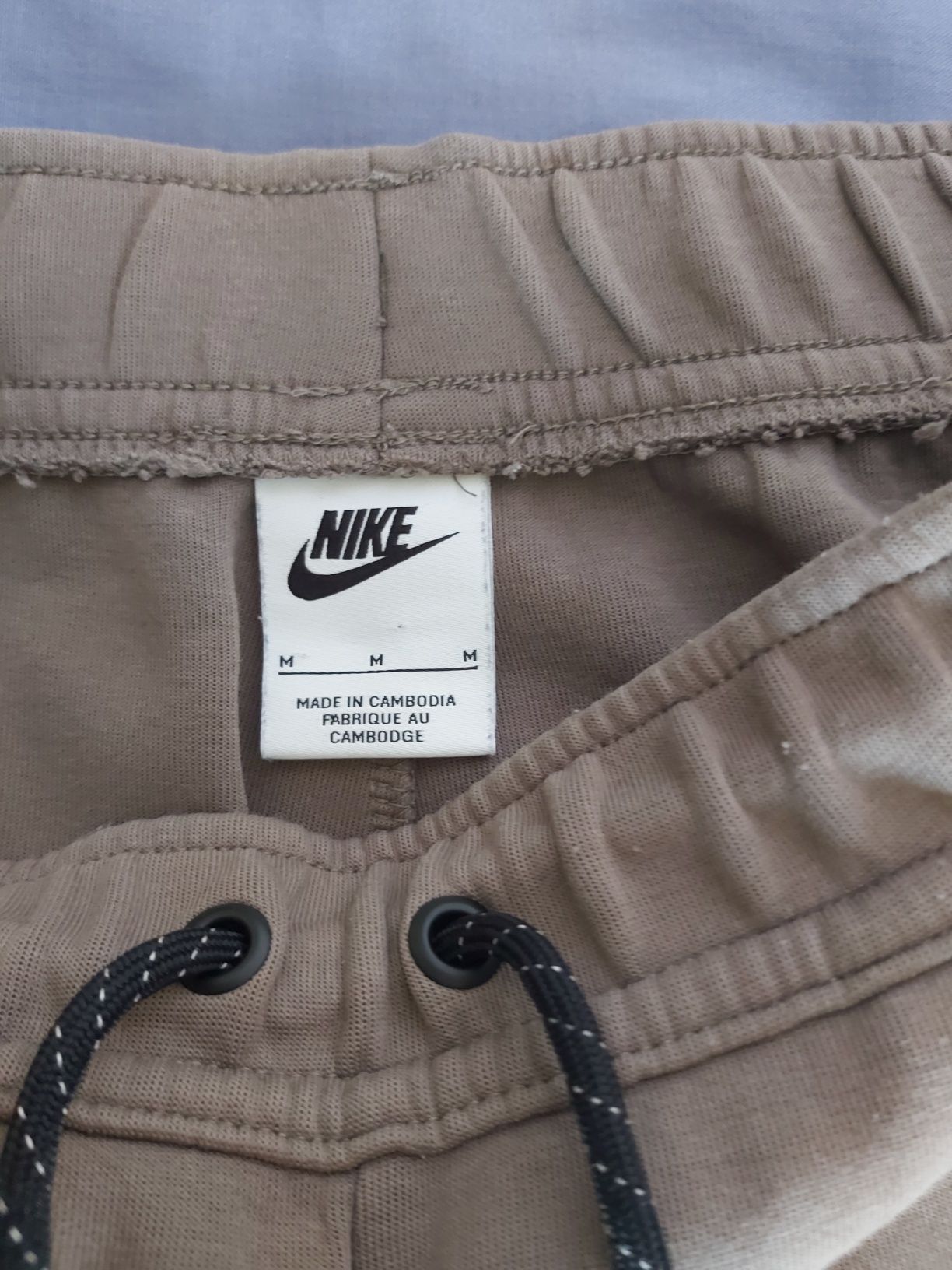 Продавам долнище Nike sportswear!