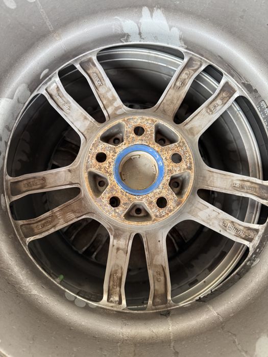 Vand cauciucuri (235/60) de iarna si jante Alutec de 18”