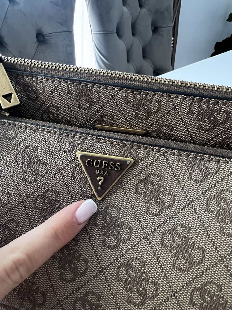Дамска чанта Guess