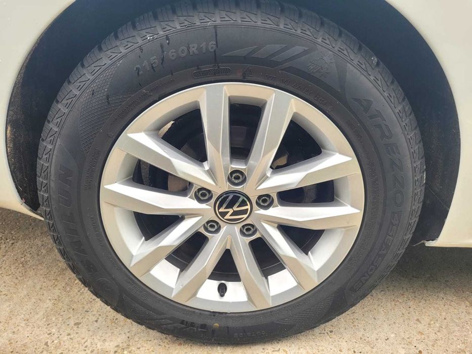 Vand Roti 215 60 16  PASSAT B8 provenienta Austria nerulate in tara