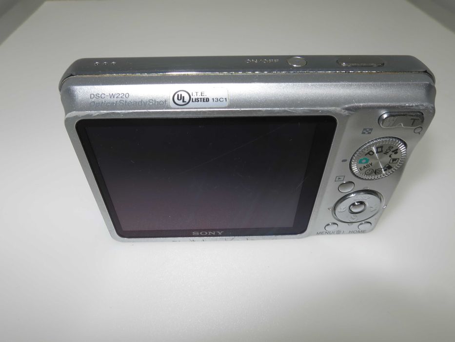 Sony Cyber-shot W220 компактен фотоапарат, комплект камера и зарядно