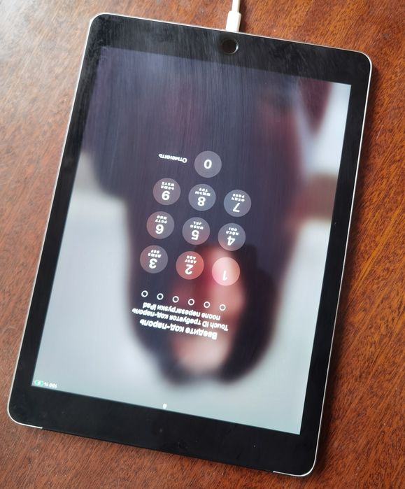 Ipad Air 2 (1567) със SIM карта-употребяван но много запазен.