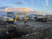 Inchiriez buldoexcavator si excavator 3,5 tone cu picon