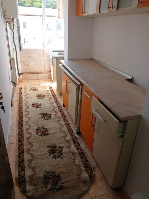 Închiriez garsoniera