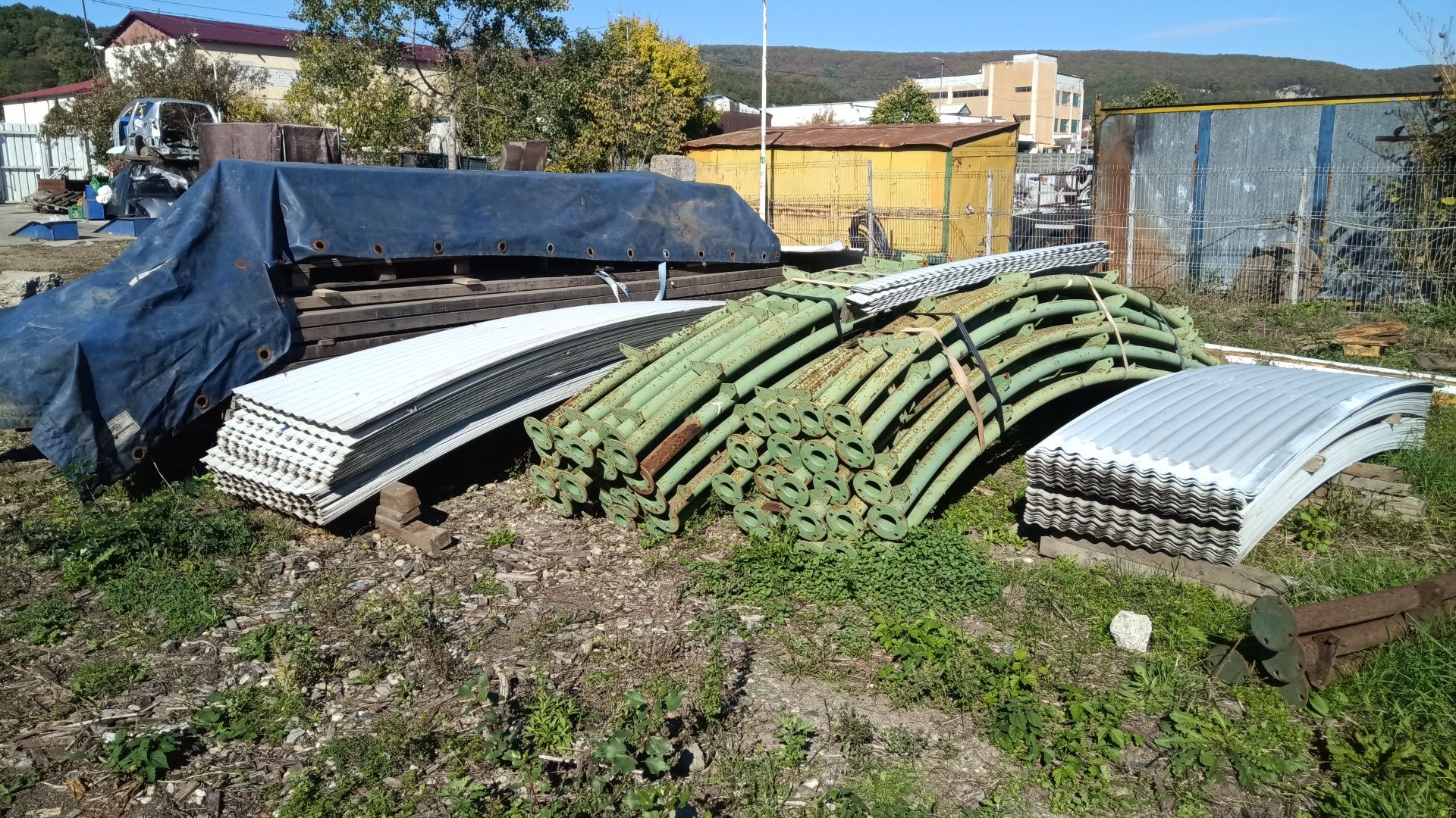 Hala autoportanta metalica semicirculară alba 11m x 27,5m,h 5,5, 300mp
