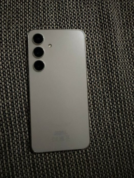 Samsung s24 simplu la schimb cu un Ipone 14 sau 14 pro