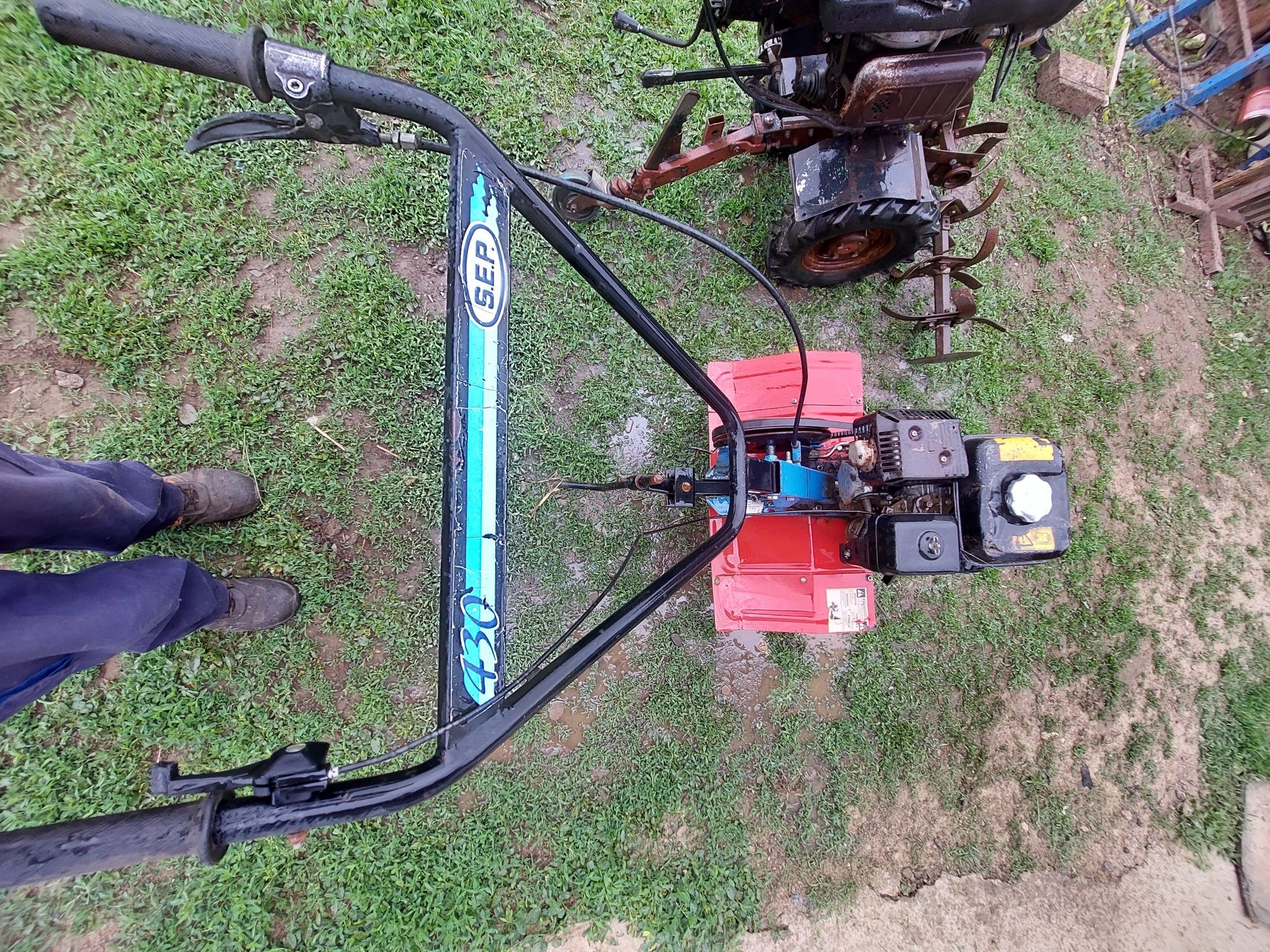 Vând motosape și mașină de tăiat gazon
