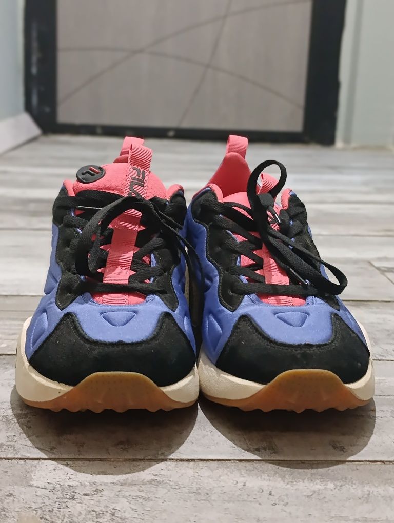 Нови обувки Fila. Без кутия . 40-ти номер