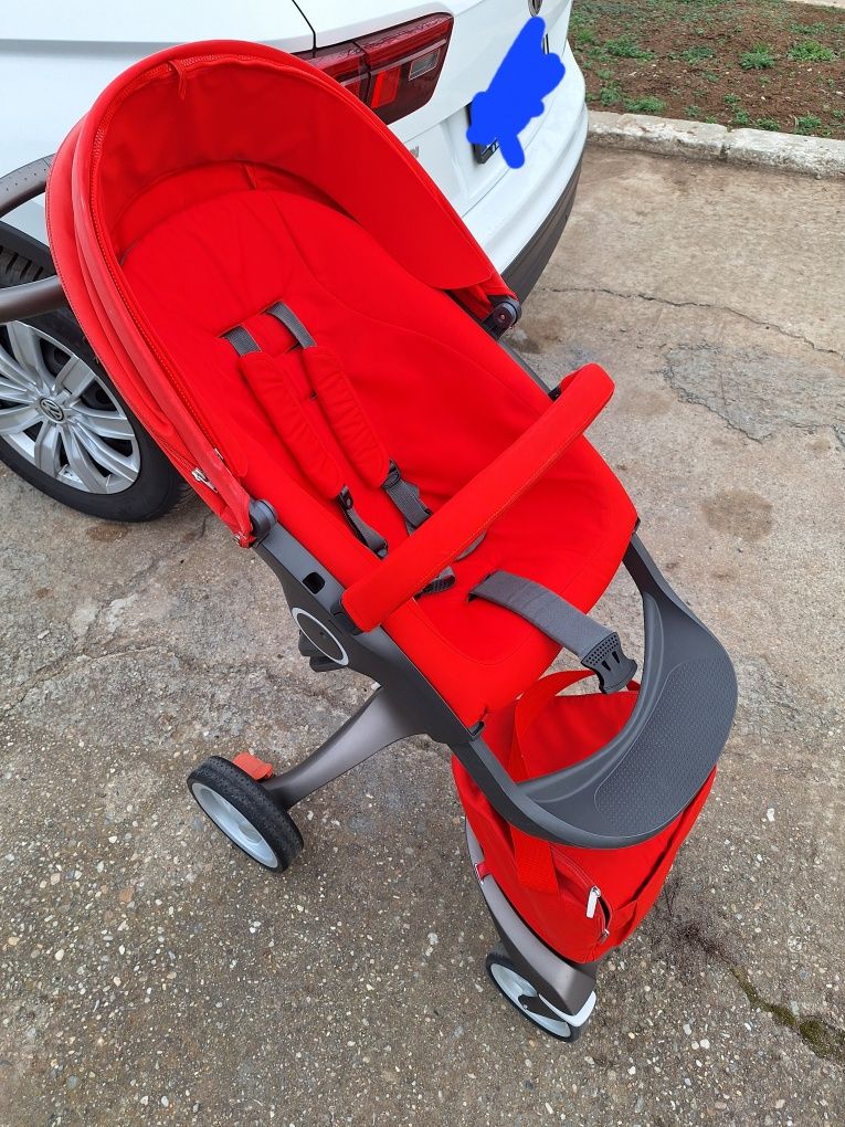 Carucior Stokke V4 3 în 1 ofertă!