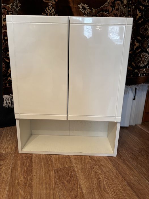 Продам белый шкафчик для ванной комнаты