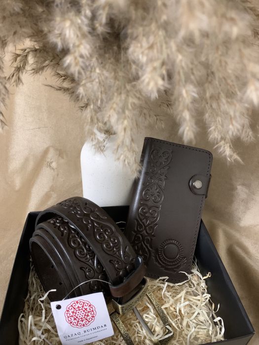 Портмоне, ремни и барсетка национальным орнаментом