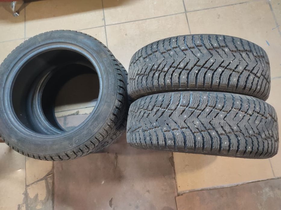 Продам зимнюю резину 215/55/R17