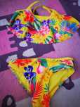 Vând costum de baie fetițe 6-7 ani,doua piese