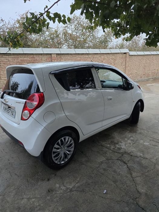 Спарк 2012 йил пробек : 123 000 нархи : 5400