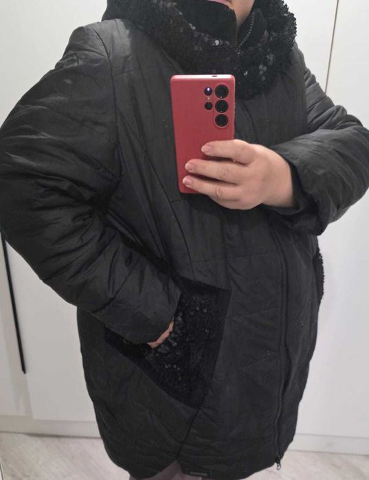 Продам зимние куртки женские 62 размер