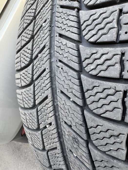 Комплект зимних шин