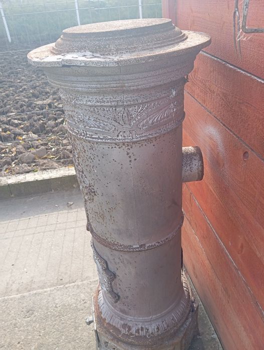 Sobă pe lemne în stare bună