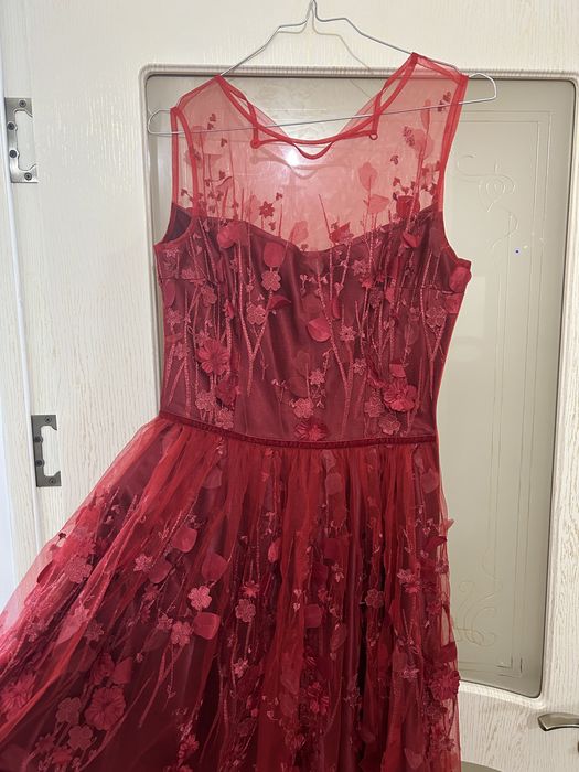 Шикарное платье 42 размер