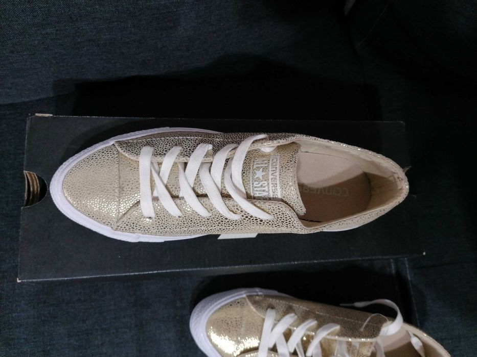 Оригинални чисто нови кецове Converse