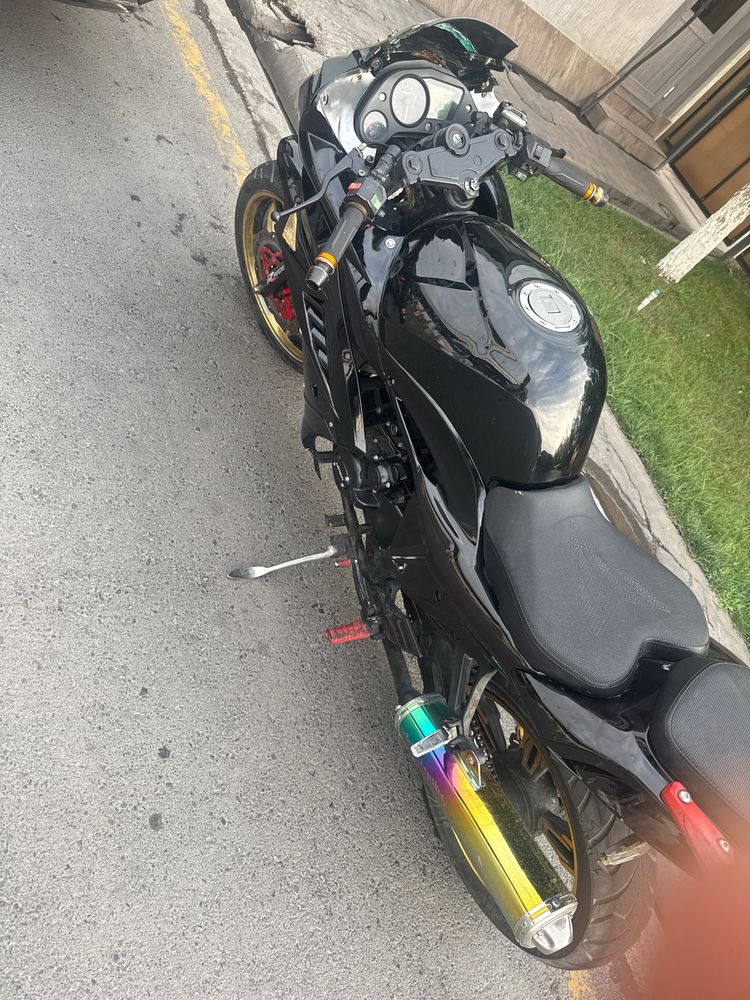 Kavasakiy moto sotiladi holati yaxshi