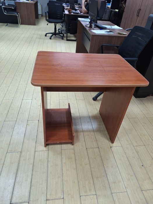 Стол для компьютера.