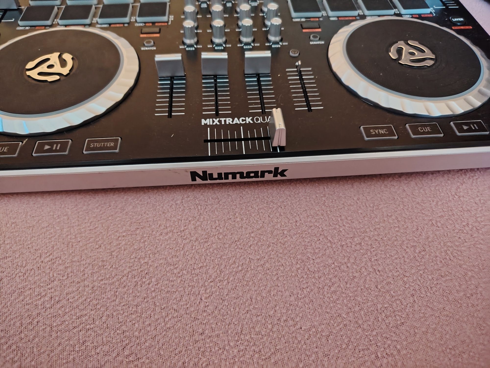 Numark Mixtrack Quad