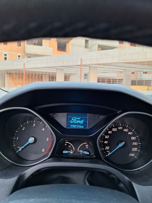 Ford Focus 3 hatchback 1.6 TDCI - ambreiaj + distributie făcute
