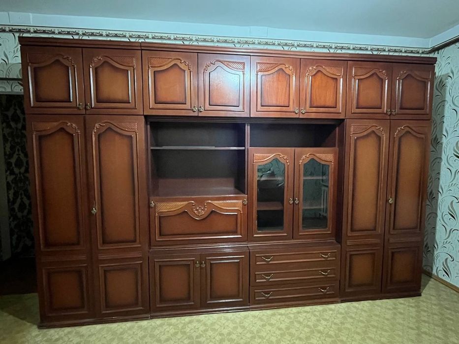 Сервант в отличном состоянии