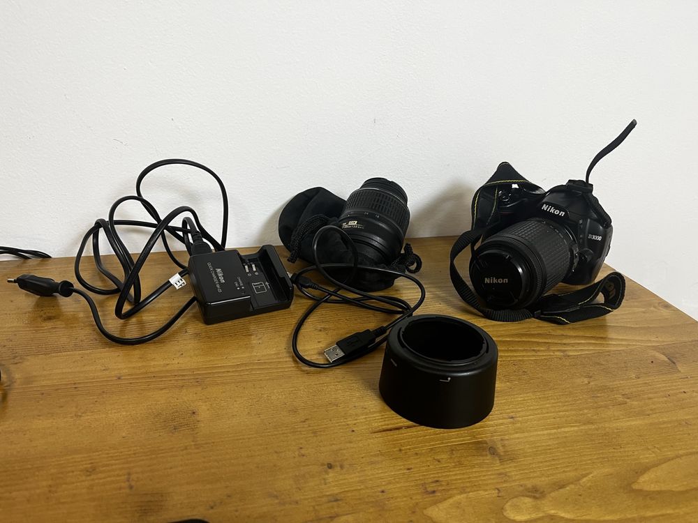 Nikon D3000 с два обектива