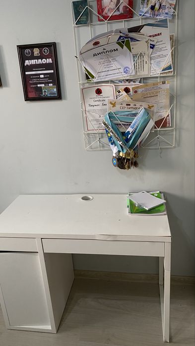 Кровать,стол, медальница  Ikea