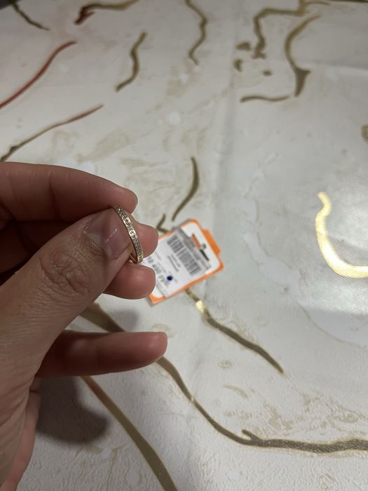 Продам золотое колечко с бриллиантами