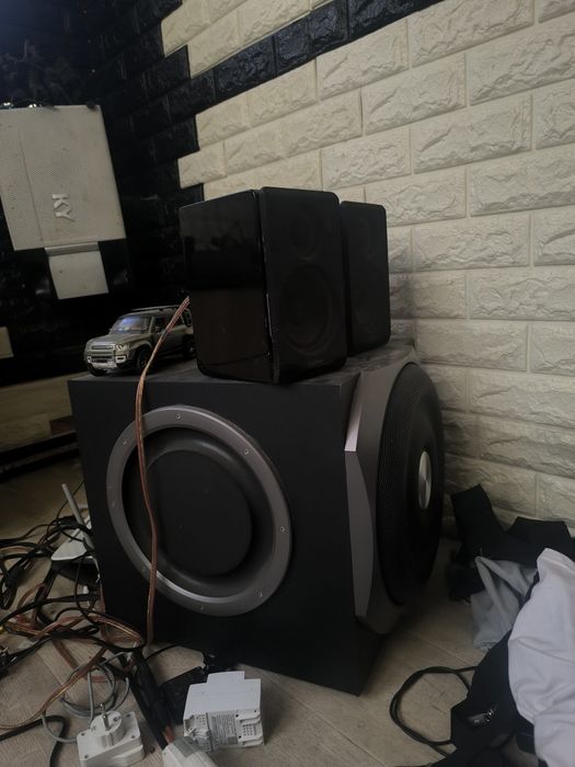 Продам акустическая система Edifier S730