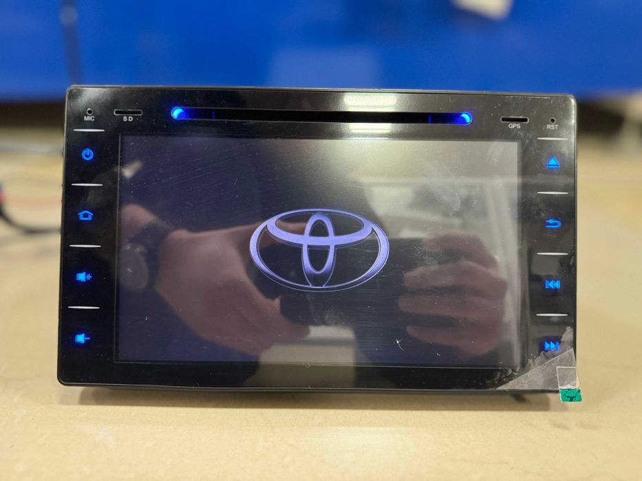 Проигрыватель, автомагнитола Android на Toyota Hilux 2015