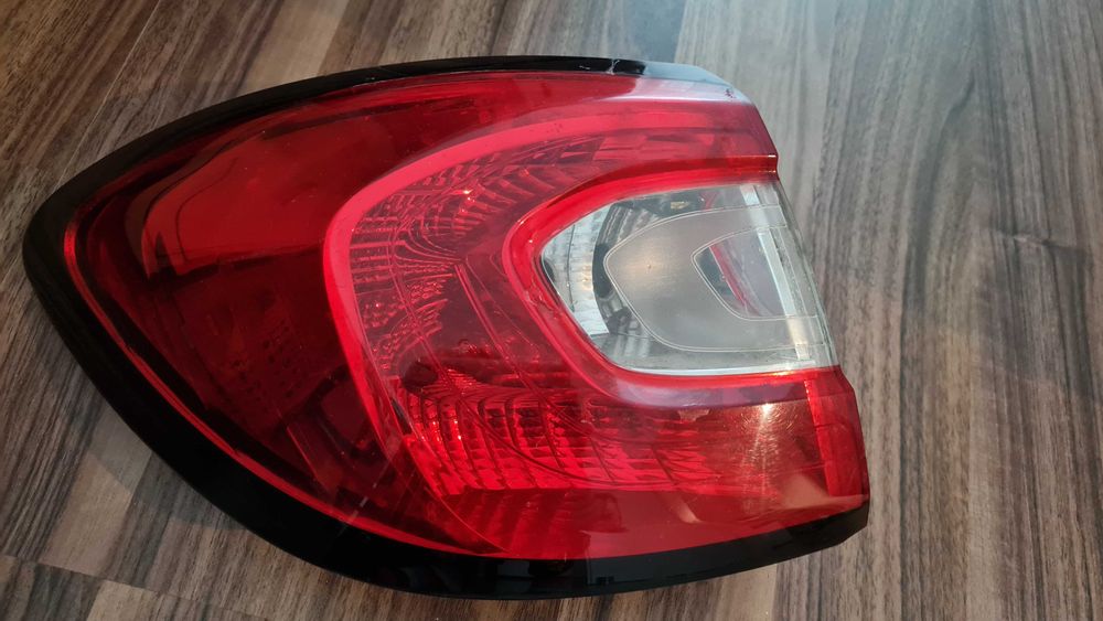 Stop stanga Renault Captur - fisurat