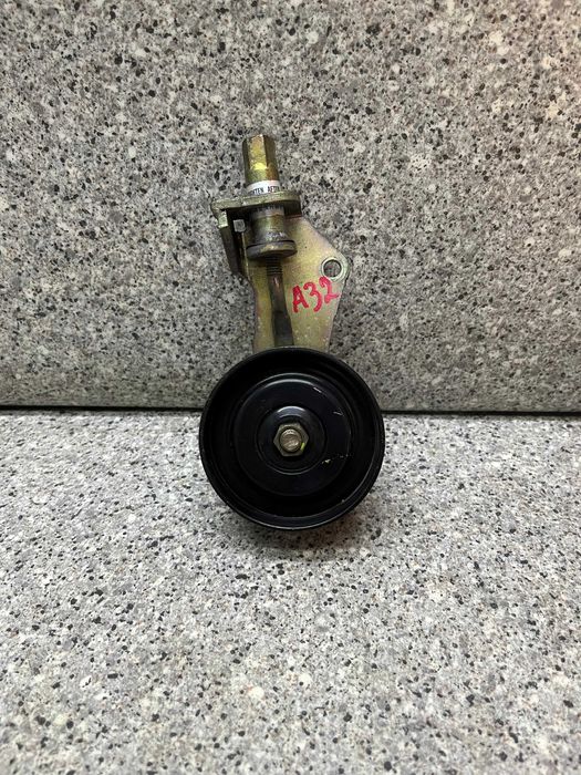 Ролик ремня натяжной на Ниссан Цефиро