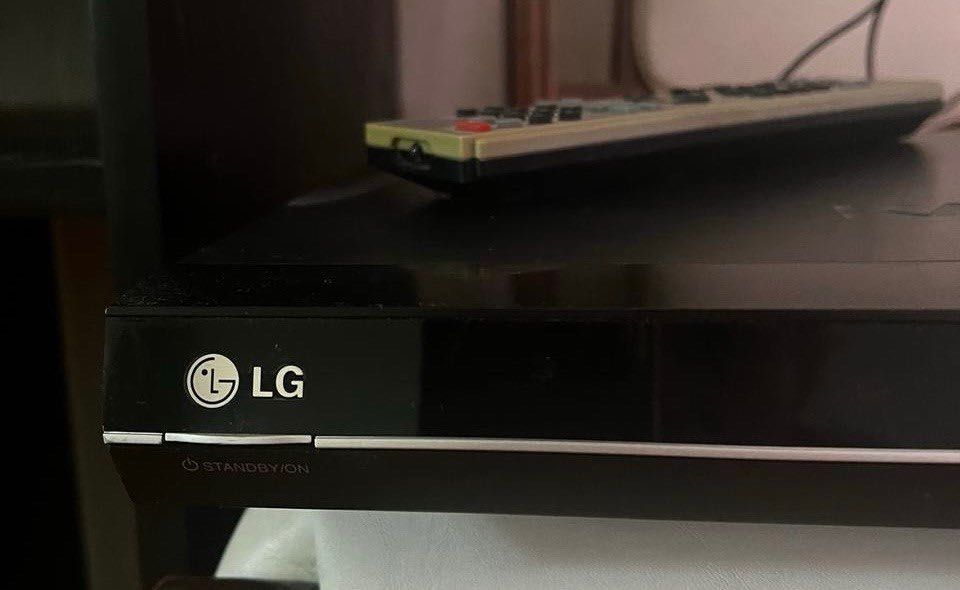 Продается  -  Караоке с Микрофоном - DVD- LG