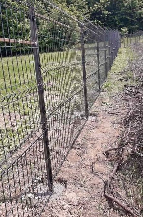 Vând  garduri  din sipca metalica  sau plasa bordurata