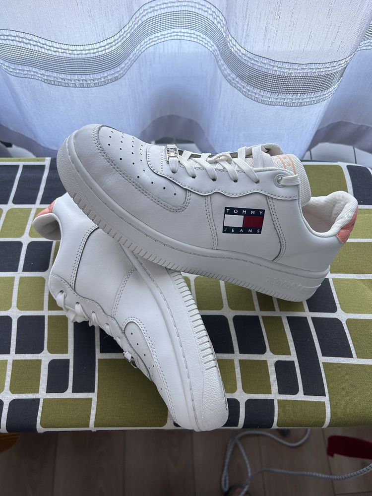Tommy Hilfiger 39