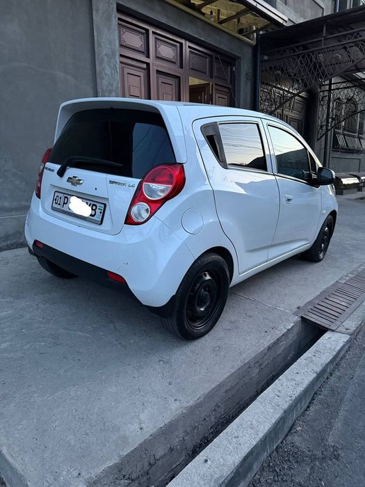 Spark Sotiladi 2015 yil 2 evro avtomat prapani bor