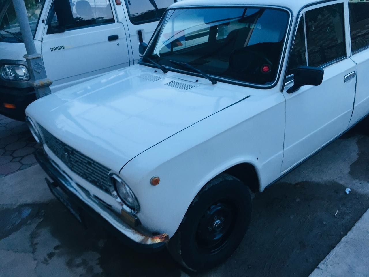 Vaz 21011 sotiladi srocni
