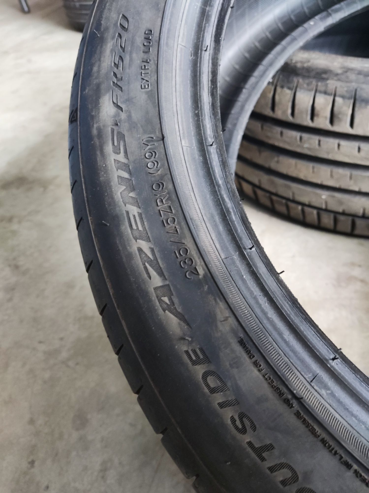 235/45/19 Falken