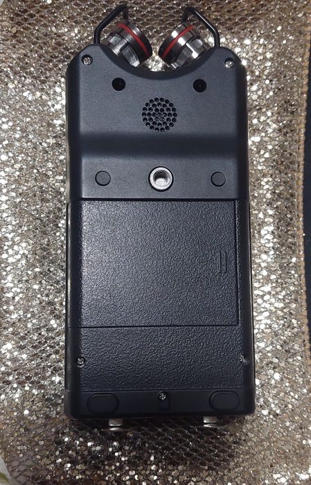 Vând Tascam DR-40X – ca nou!