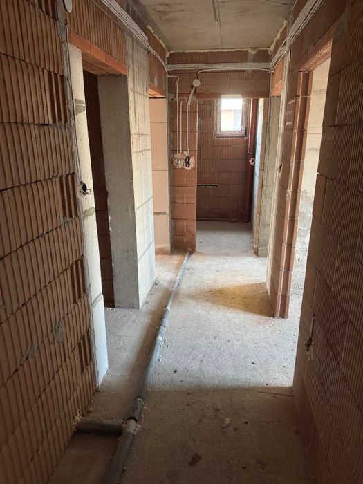 Продава се Тристаен апартамент в Пловдив, Коматевски възел - 84 кв.м за 1275 €/кв.м - Снимка #1