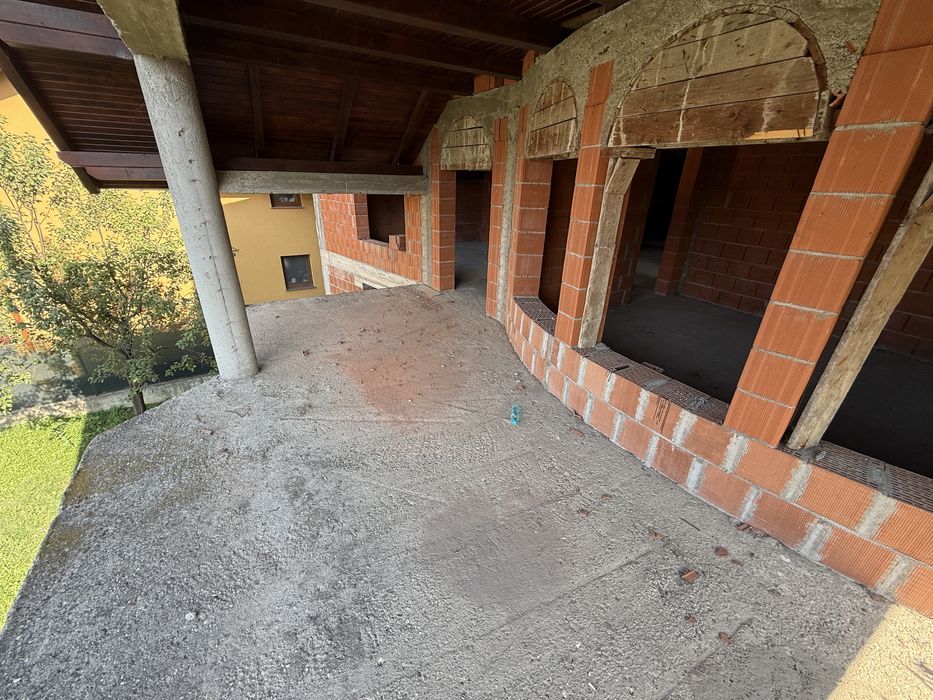 Ofer spre vazare Casa P + 1 la Rosu zona Micro 17