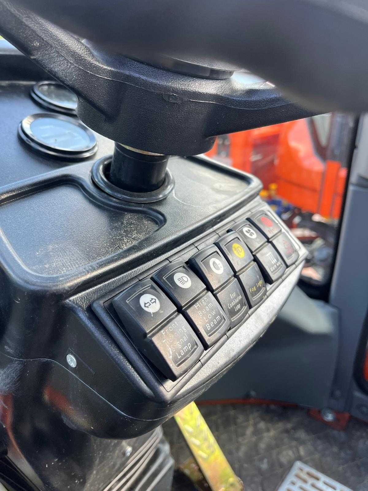 Vola 4x4 încărcător frontal XK250F