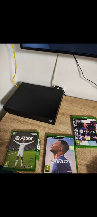 Vand sau schimb Xbox One X (descriere)