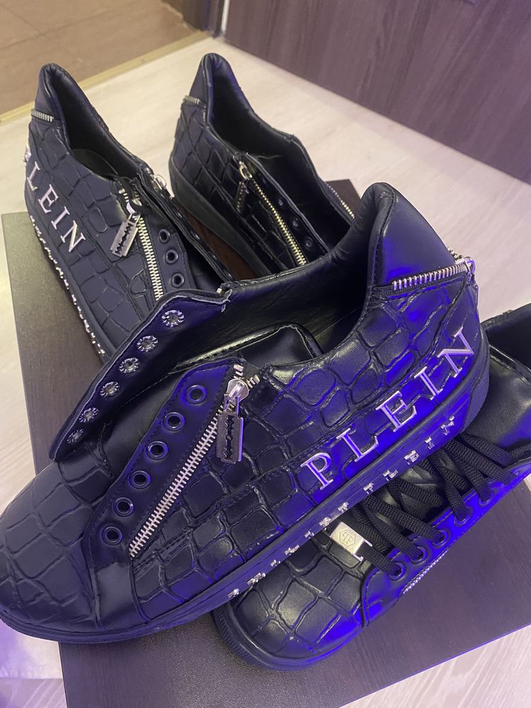 Vând Adidași Philipp Plein